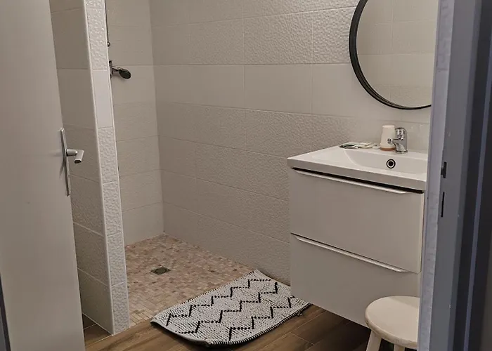 Отель Marjolaine 2*